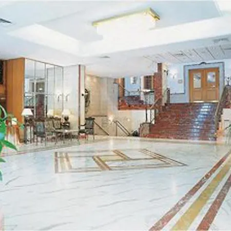 Hotell Center 4*